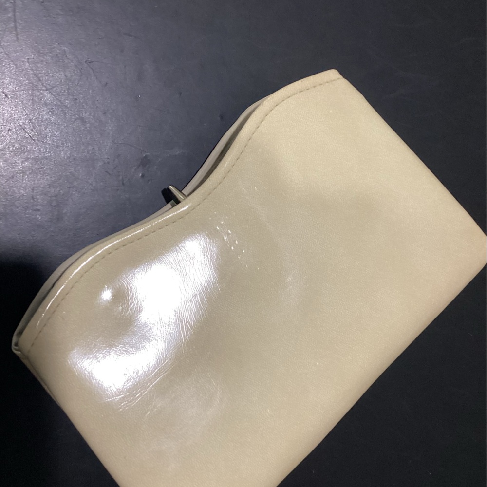 Vintage late 1960s purse cream color. Pre-owned. - Picture 2 of 6
